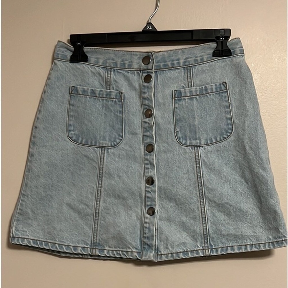 BDG Urban Outfitters Light Wash Denim Button Front Mini Skirt Womens Size Small